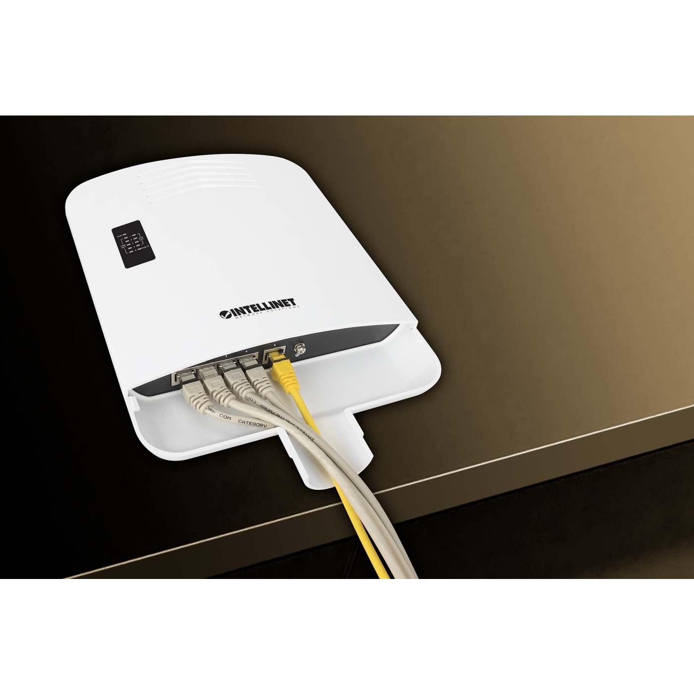 Outdoor PoE-Powered 5-Port Gigabit Switch with PoE Passthrough / 4-Port PoE+ Extender Image 10